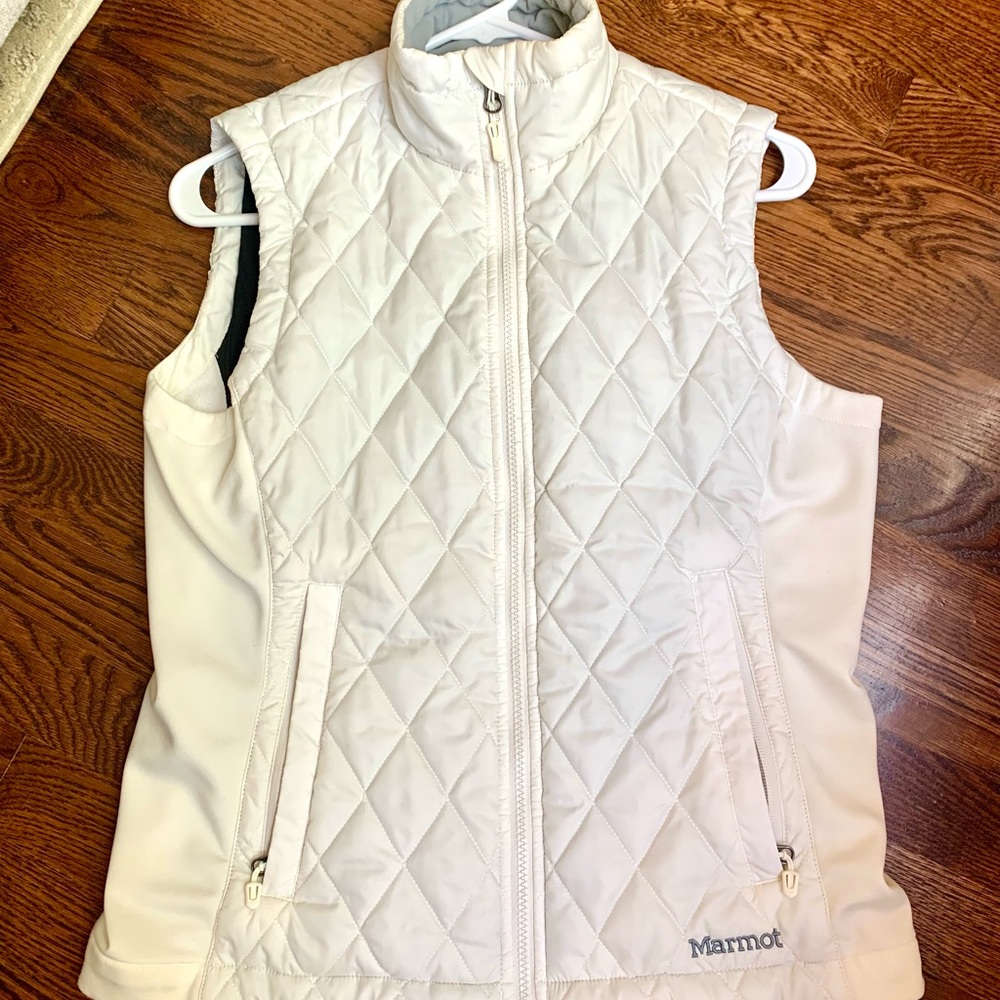 Marmot woman’s vest - white. Size small